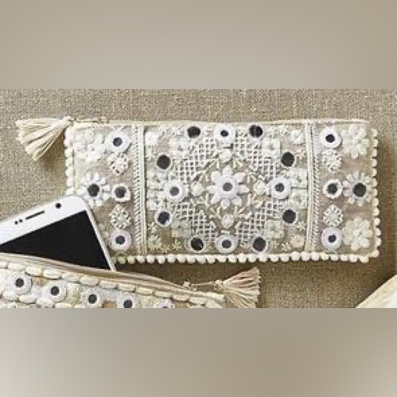 Amazing Threads Embroidered Cosmetics Bag (2 Styles) - Picture 3 of 5